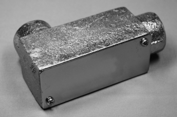 DFZ2742P 丸型露出ボックス 厚鋼用 鋳鉄製 3方出 G42